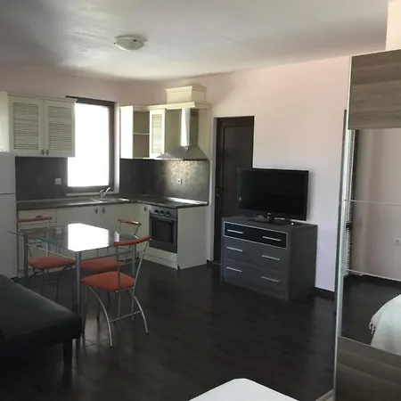 Даела Хаус Apartman *